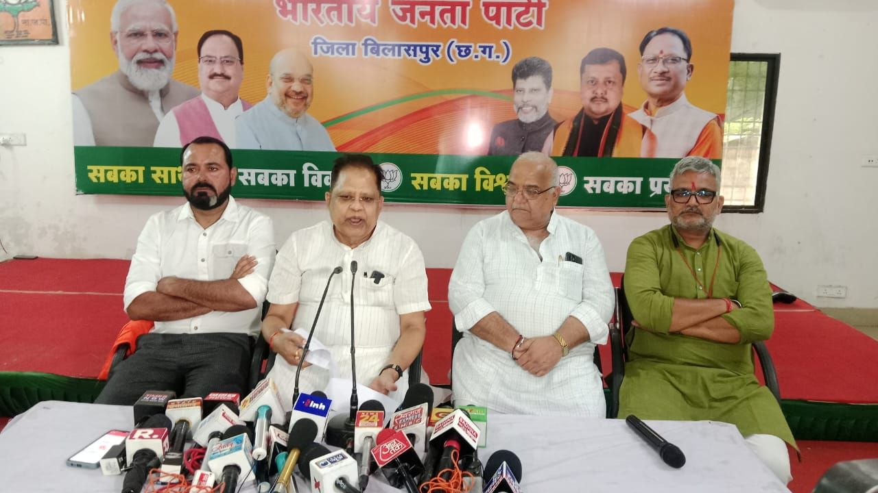 भूपेश के बेटे कौन से पद पर, जो कांग्रेस कर रही प्रदर्शन -अमर अग्रवाल,, भाजपा ने प्रेस कॉन्फ्रेंस कर खोला कांग्रेस का काला चिट्ठा