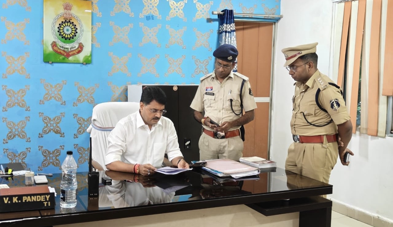 युवक की हत्या के बाद SSP का बड़ा एक्शन, सिटी कोतवाली TI लाइन अटैच,,ASI सस्पेंड, हत्या के तीन दिन पहले पहुंचा था थाने आरोपी के खिलाफ रिपोर्ट लिखाने,कोतवाली पुलिस ने नहीं लिया गंभीरता से,