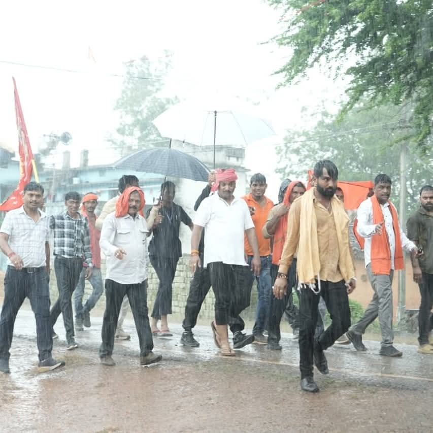 बारिश और धूप में भी अनवरत जारी विधायक सुशांत शुक्ला की ध्वजा यात्रा, 31 गांवो में 100 किलोमीटर की पदयात्रा पूरी, 28 सितंबर को रतनपुर महामाया मंदिर में होगा भव्य समापन