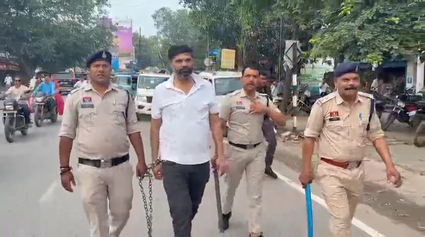 नाबालिकों को बहला-फुसलाकर गलत कार्यों में धकेलने वालों के खिलाफ बिलासपुर पुलिस की सख्त कार्रवाई — सरकंडा थाना पुलिस ने कालिका तिवारी, विकास उर्फ विक्की भोजवानी व 2 नाबालिकों को किया गिरफ्तार