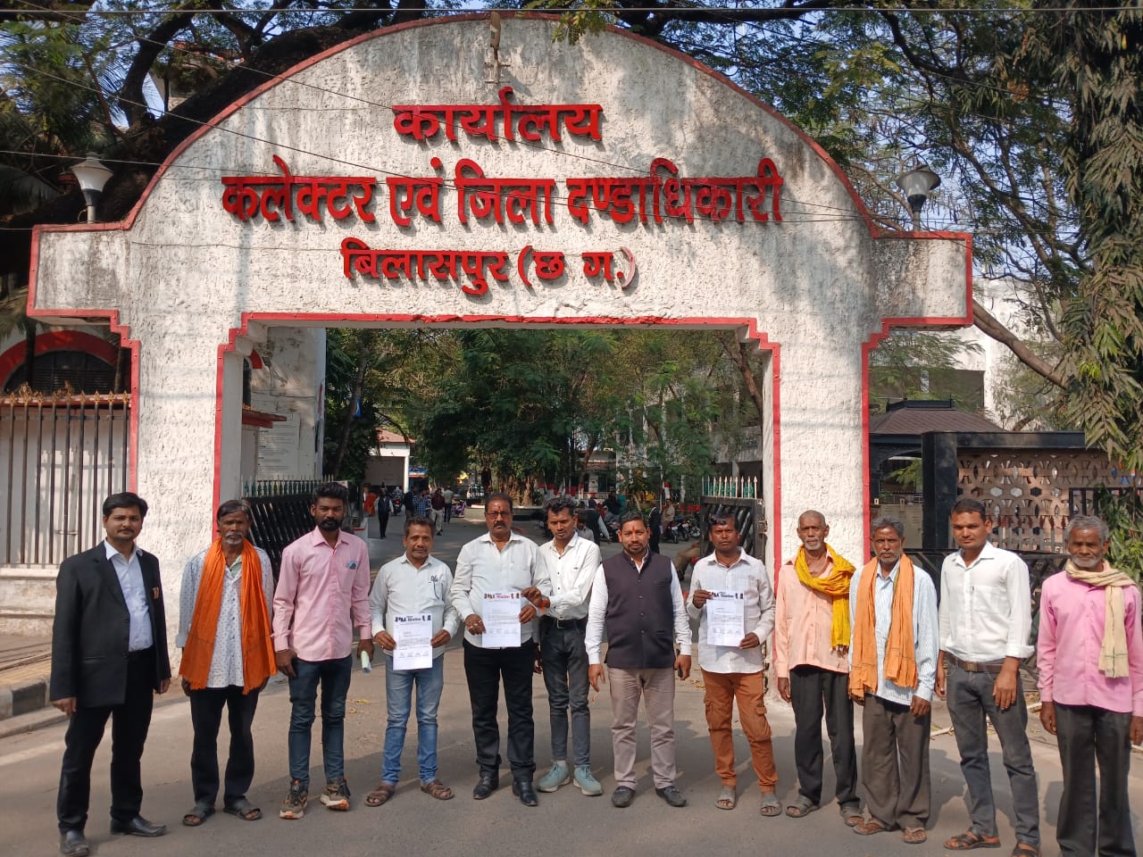 शिवसैनिको ने जन समस्याओं को लेकर कलेक्टर एसपी को सौपा ज्ञापन