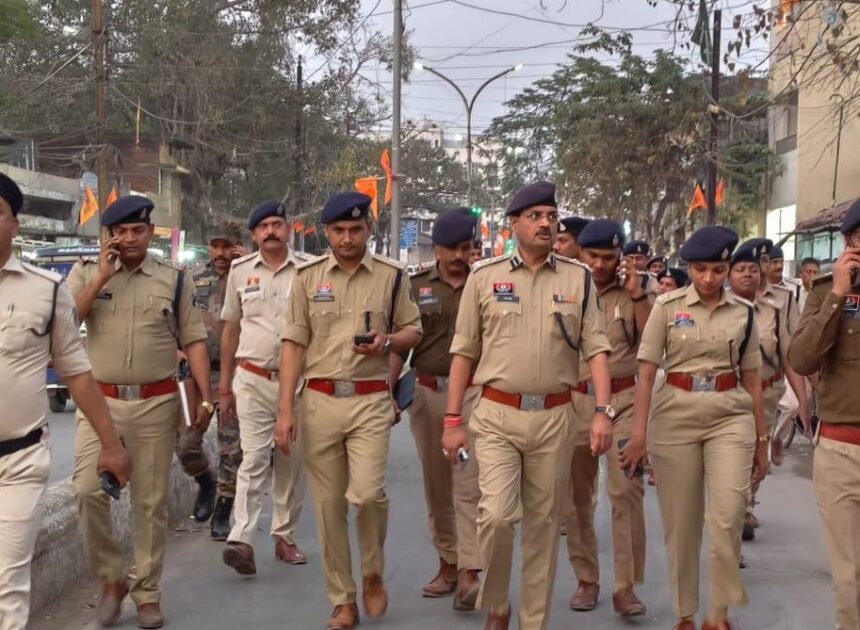 बिलासपुर पुलिस का फ्लैग मार्च, अपराधियों को सख्त संदेश
