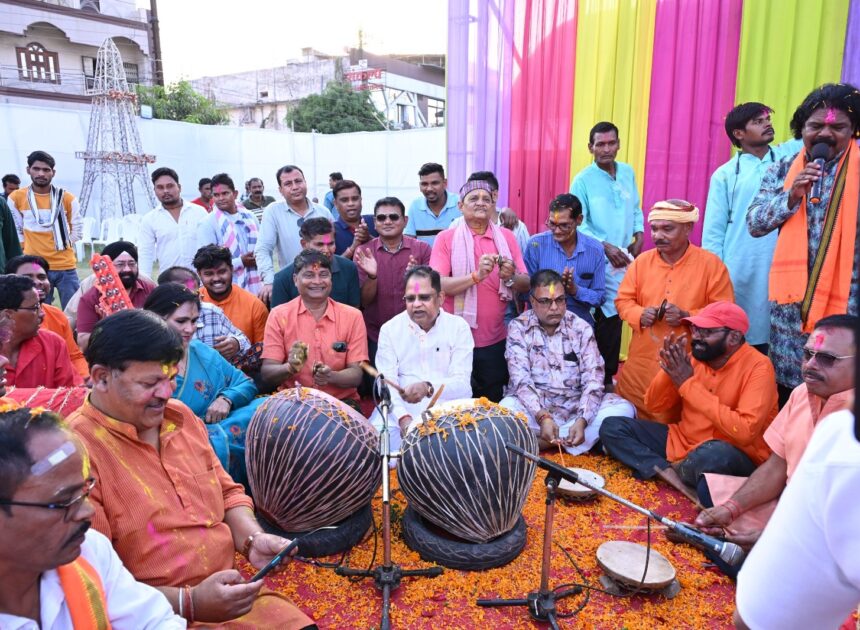 कुंदन पैलेस में आयोजित कार्यकर्ता होली मिलन समारोह में नगर विधायक अमर अग्रवाल हुए शामिल