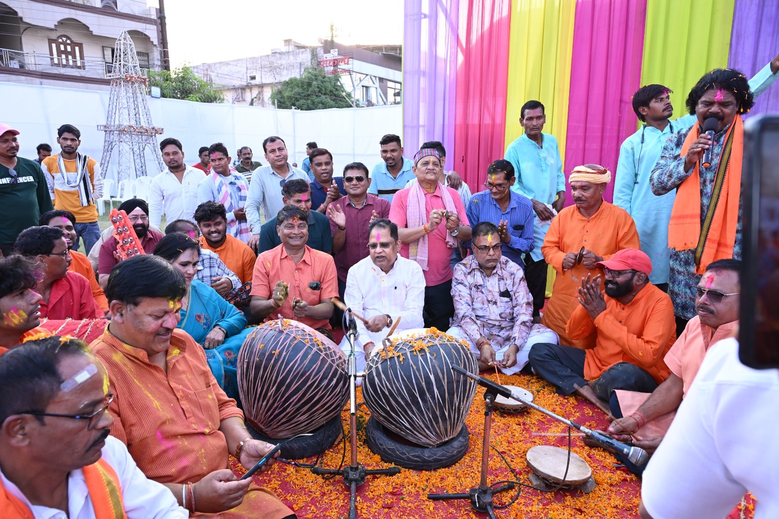 कुंदन पैलेस में आयोजित कार्यकर्ता होली मिलन समारोह में नगर विधायक अमर अग्रवाल हुए शामिल