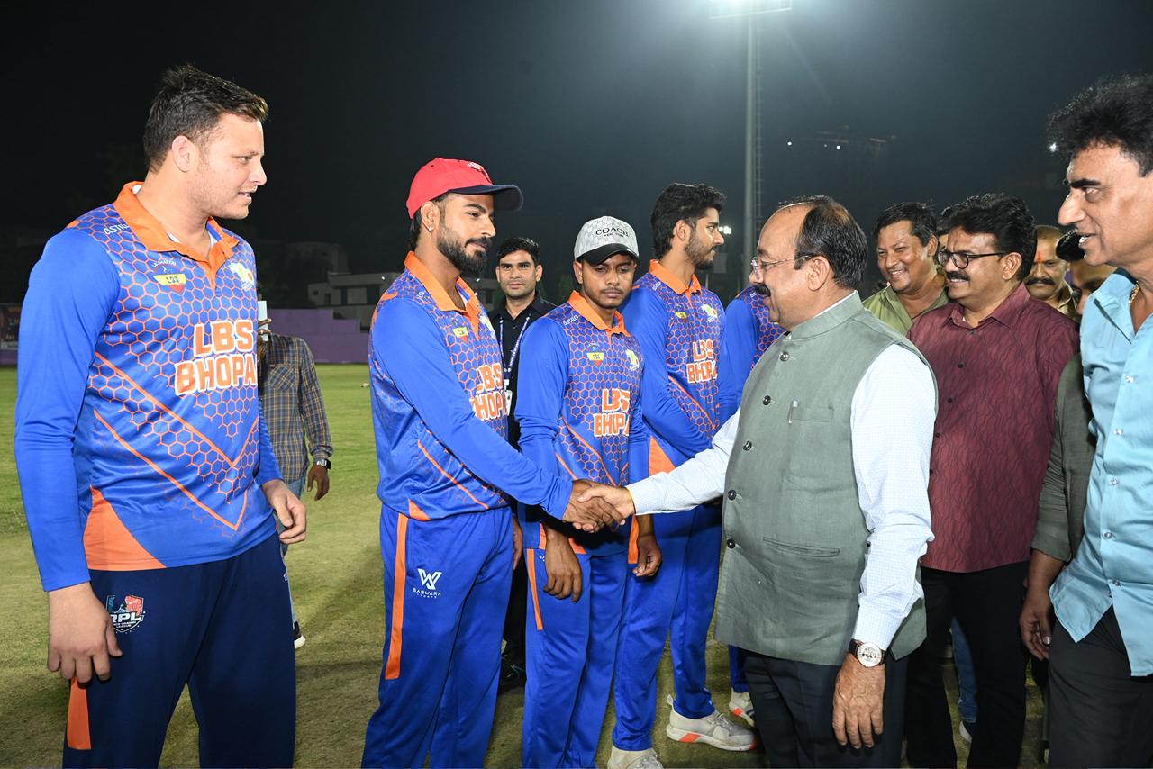 बिलासपुर में अंतरराष्ट्रीय स्तर का क्रिकेट खेल मैदान बनाने की तैयारी, क्रिकेट खिलाड़ियों का हब बनेगा बिलासपुर- डिप्टी CM अरुण साव,,, कलेक्टर और वरिष्ठ पुलिस अधीक्षक ने कहा बिलासपुर खेल और खिलाड़ियों का शहर