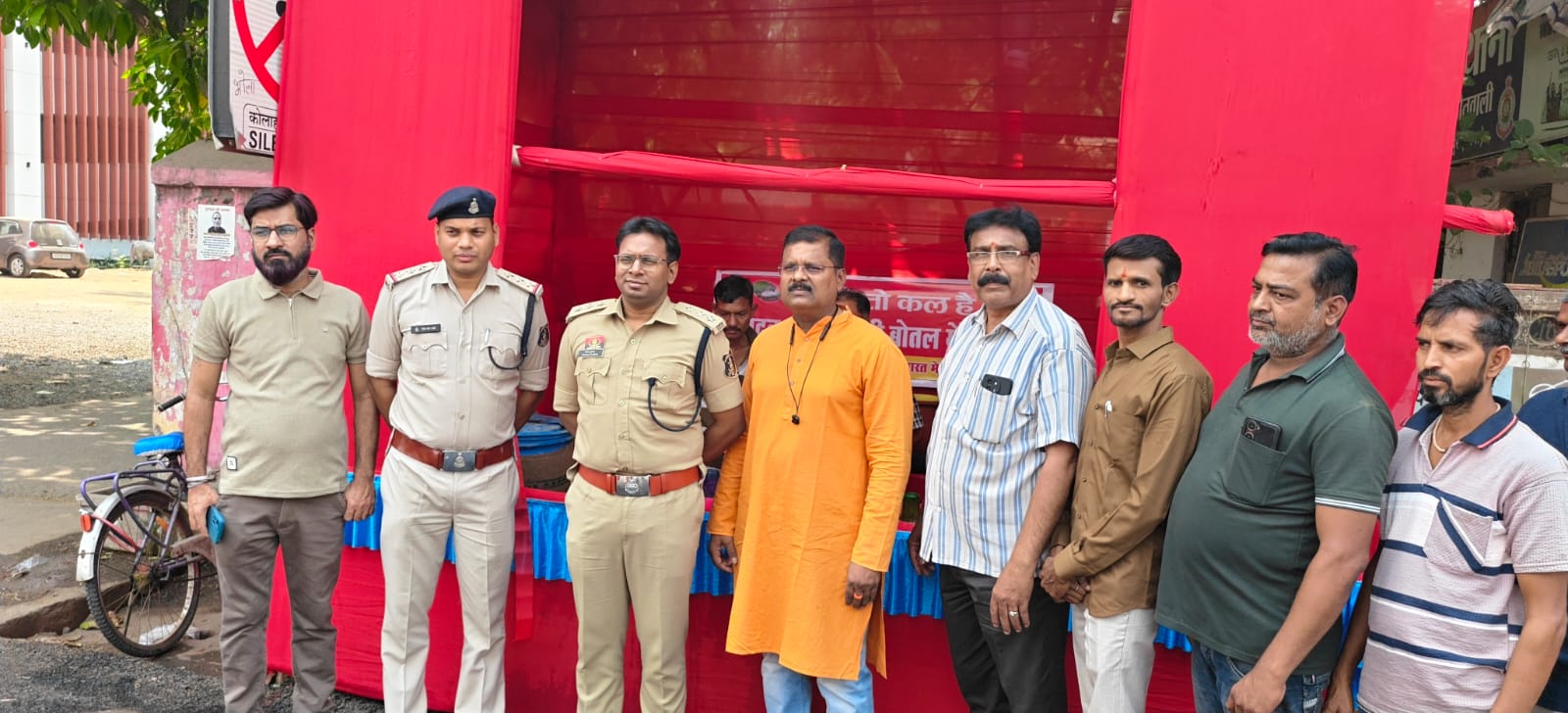 शास्त्री बाजार व्यापारी संघ के सहयोग से निर्मित प्याऊ घर का शुभारंभ,, CSP और थाना प्रभारी ने किया शुभारंभ,, व्यापारीगण रहे उपस्थित