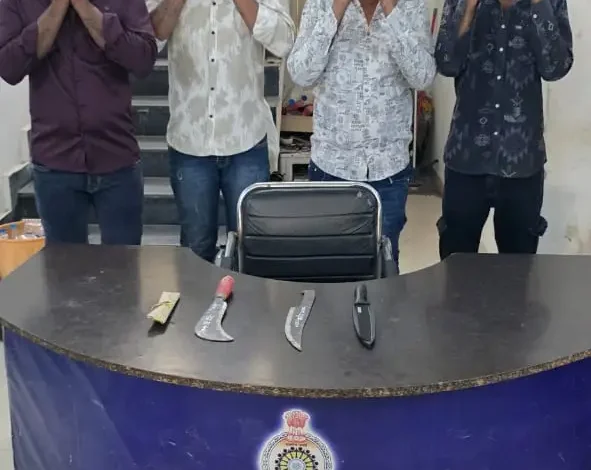 बिलासपुर में सड़कों पर चाकू फरसा लहराकर ख़ौफ़ फैलाने वाले बदमाशो को पुलिस ने किया गिरफ्तार,,