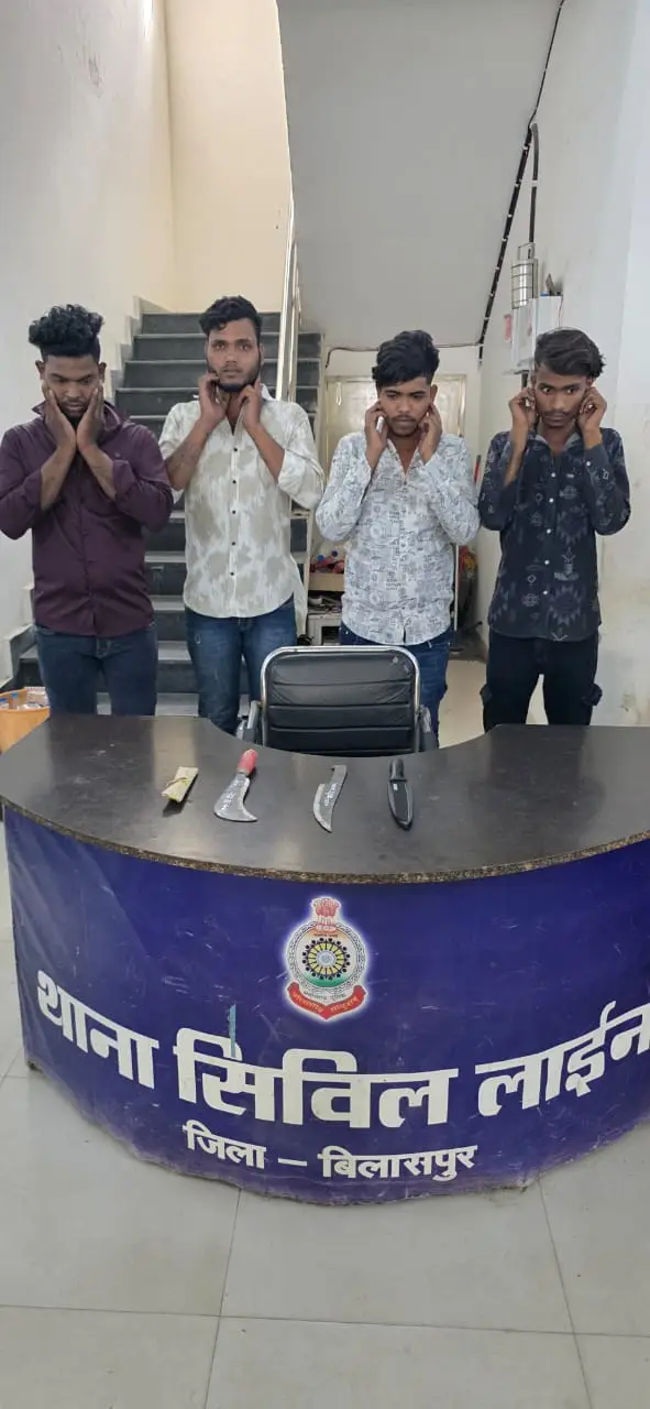 बिलासपुर में सड़कों पर चाकू फरसा लहराकर ख़ौफ़ फैलाने वाले बदमाशो को पुलिस ने किया गिरफ्तार,,