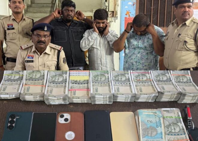 लक्जरी कार मे ऑनलाइन सट्टा – 3 सटोरियों का विकेट गिरा ,,17 लाख की जप्ती,,