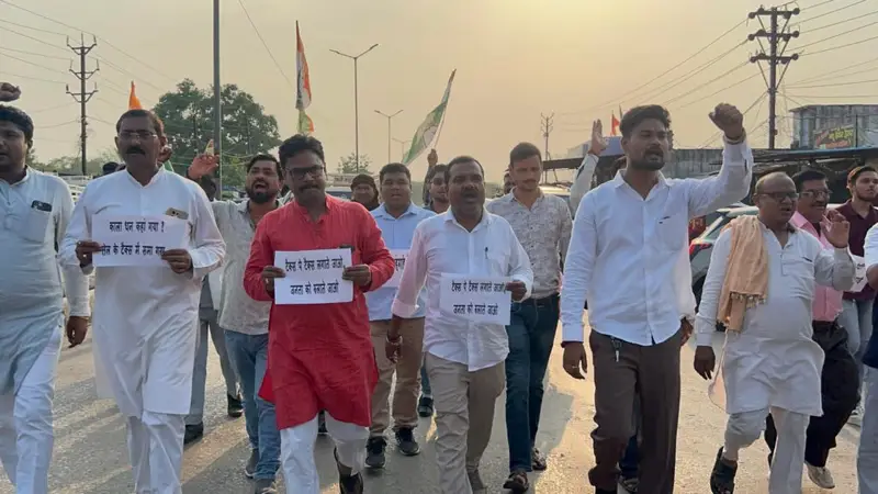बिलासपुर में पेट्रोल-डीजल की किल्लत, गैस व खाद्य तेल के बढ़े दाम को लेकर कांग्रेस का प्रदर्शन