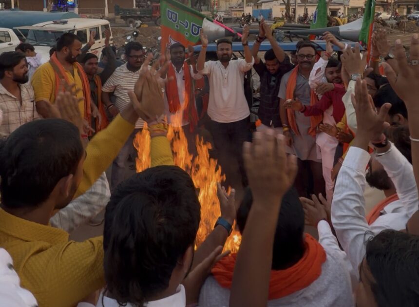 भाजयुमो ने फूंका राहुल गांधी और दीपक बैज का पुतला,,राहुल गांधी का बयान उनकी हताशा और संकुचित मानसिकता को स्पष्ट रूप से उजागर करता है – मोहित जायसवाल