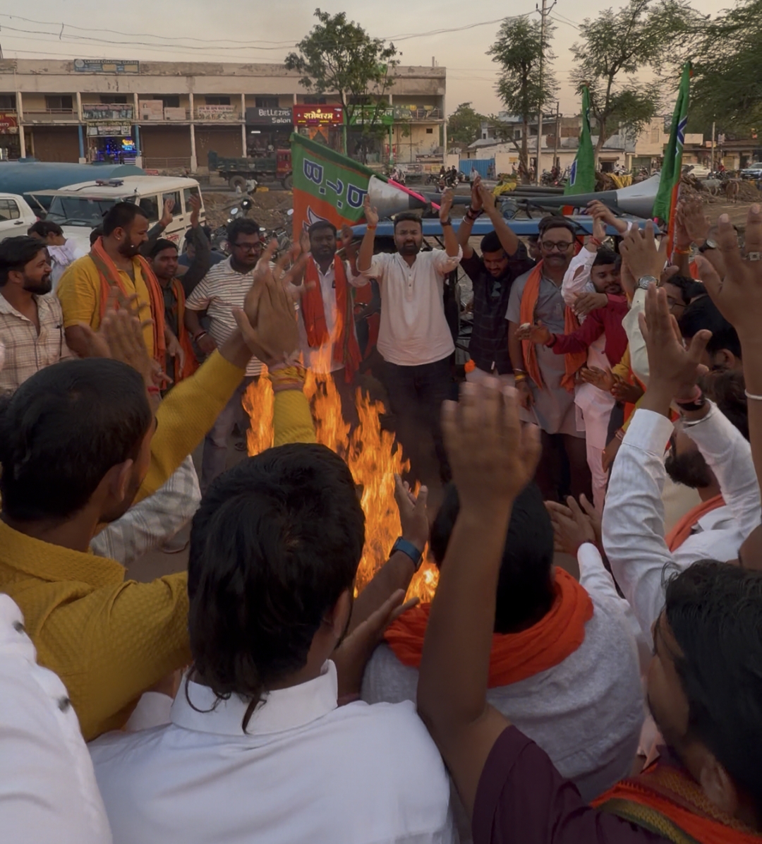 भाजयुमो ने फूंका राहुल गांधी और दीपक बैज का पुतला,,राहुल गांधी का बयान उनकी हताशा और संकुचित मानसिकता को स्पष्ट रूप से उजागर करता है – मोहित जायसवाल