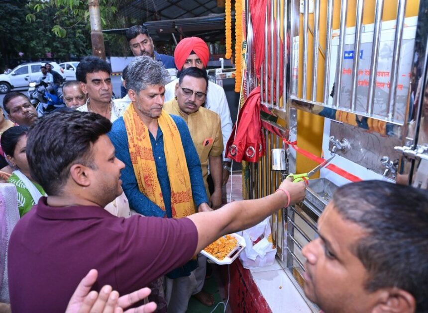 विधायक अमर अग्रवाल की पूज्य माताजी की स्मृति में लगाया गया वाटर कूलर