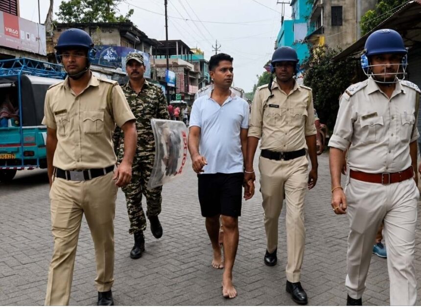 पश्चिम बंगाल में टीएमसी नेता जहांगीर खान का हाफ पैंट में पुलिस ने निकाला जुलूस